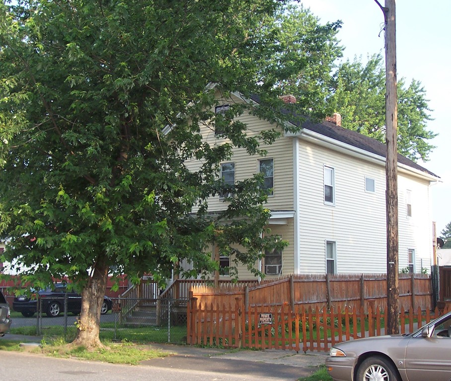 31 Moore Street Springfield, MA 01107 - Photo 3 of 3 Gallery Image 3