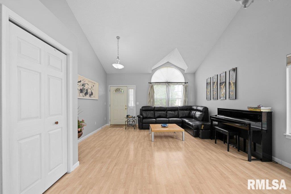 308 8th Avenue Hampton, IL 61256 - Photo 2 of 44