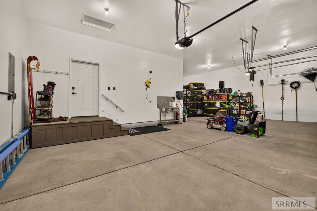 3237 South Chartwell Garden Ammon, ID 83406 - Photo 50 of 64 Garage