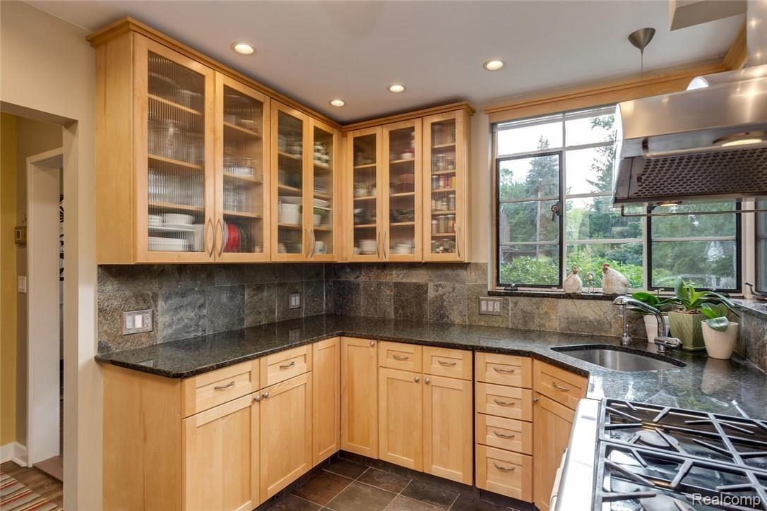 70 Cambridge Road Grosse Pointe, MI 48236 - Photo 10 of 29 70 Cambridge Grosse Pointe-large-006-11-70 Cambridge006FULL-1500x1000-72dpi.jpg