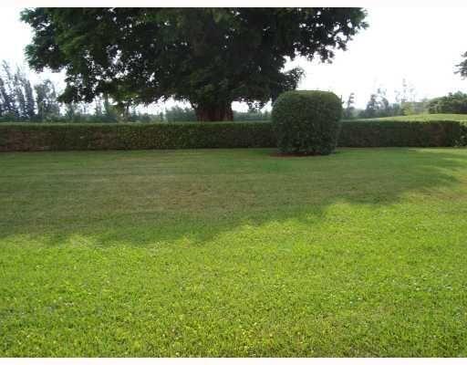 5500 Northwest 2nd Avenue, Unit 123 Boca Raton, FL 33487 - Photo 34 of 48 a view of yard with green space