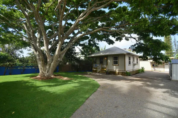 a view of a house with a yard