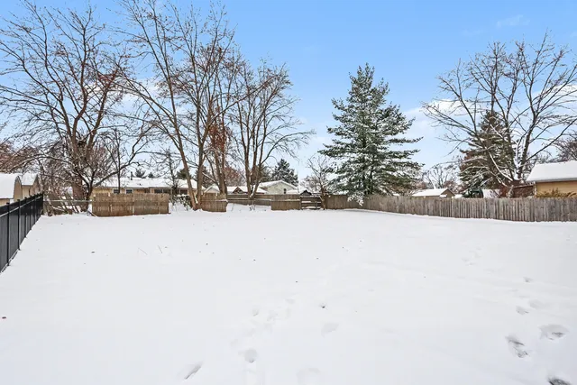 $299,900 | 107 Kristine Street, Oswego, IL 60543