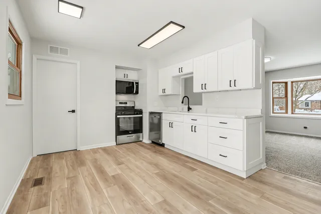 $299,900 | 107 Kristine Street, Oswego, IL 60543