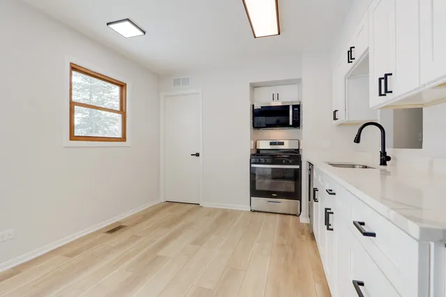 $299,900 | 107 Kristine Street, Oswego, IL 60543