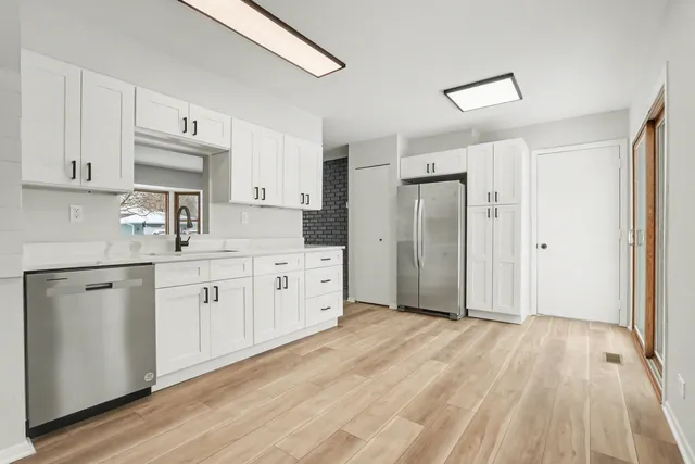 $299,900 | 107 Kristine Street, Oswego, IL 60543