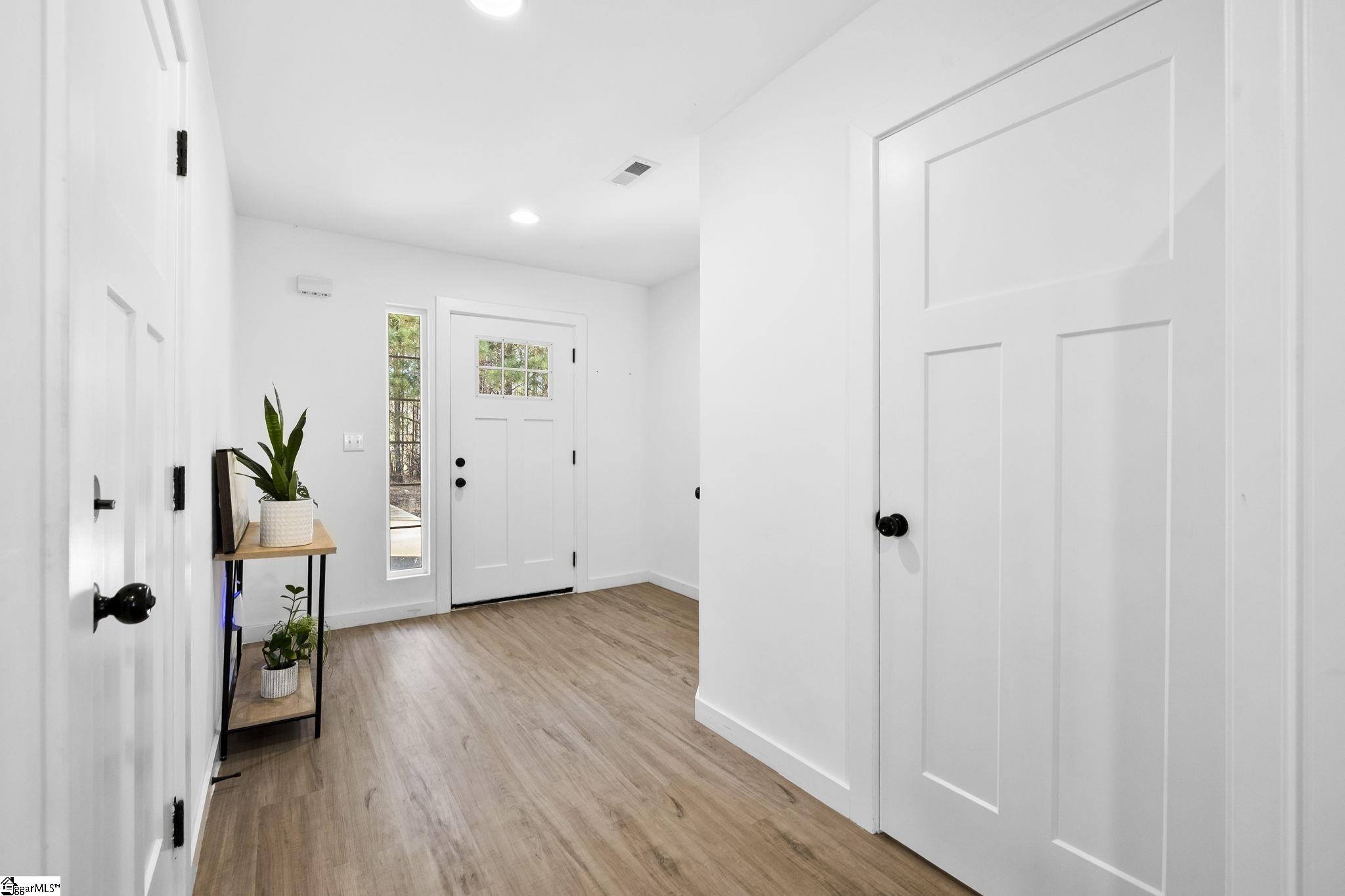 433 Burns Road Spartanburg, SC 29307 - Photo 4 of 27 Gallery Image 4