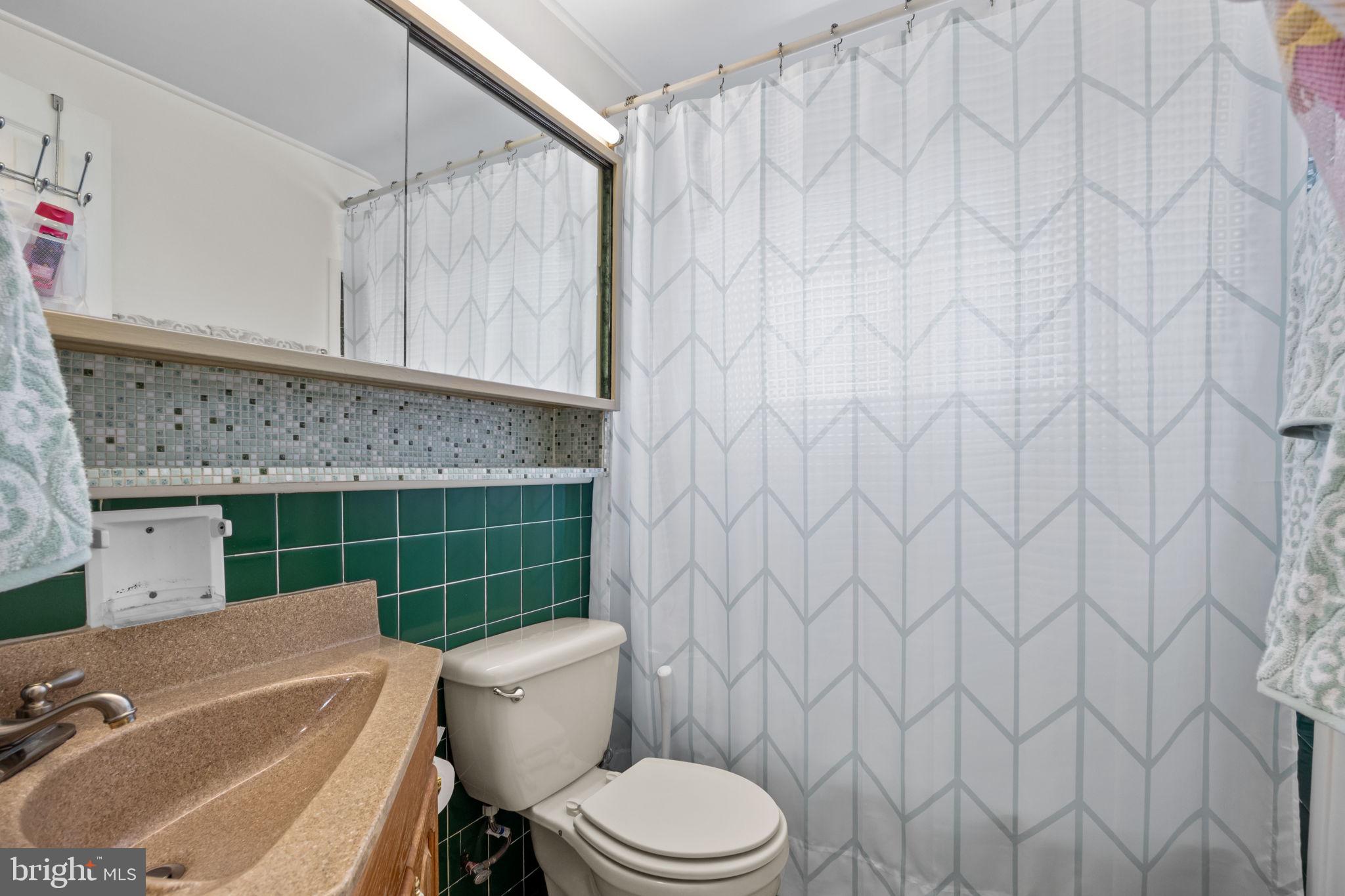 48 Pine Needle Road Levittown, PA 19056 - Photo 15 of 21 2nd fl full bath