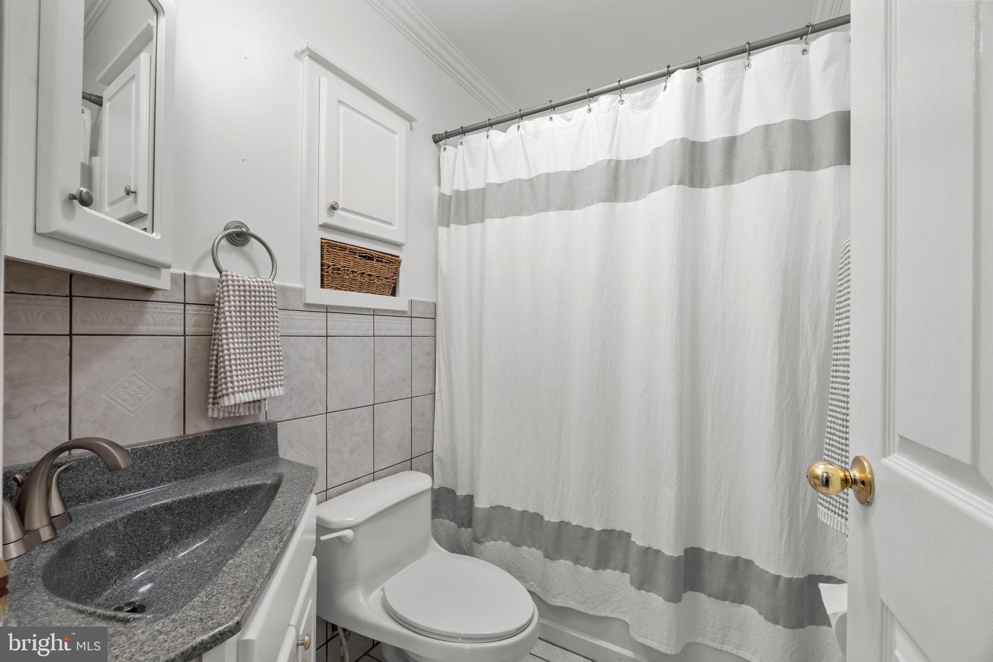 48 Pine Needle Road Levittown, PA 19056 - Photo 9 of 21 1st Floor bath
