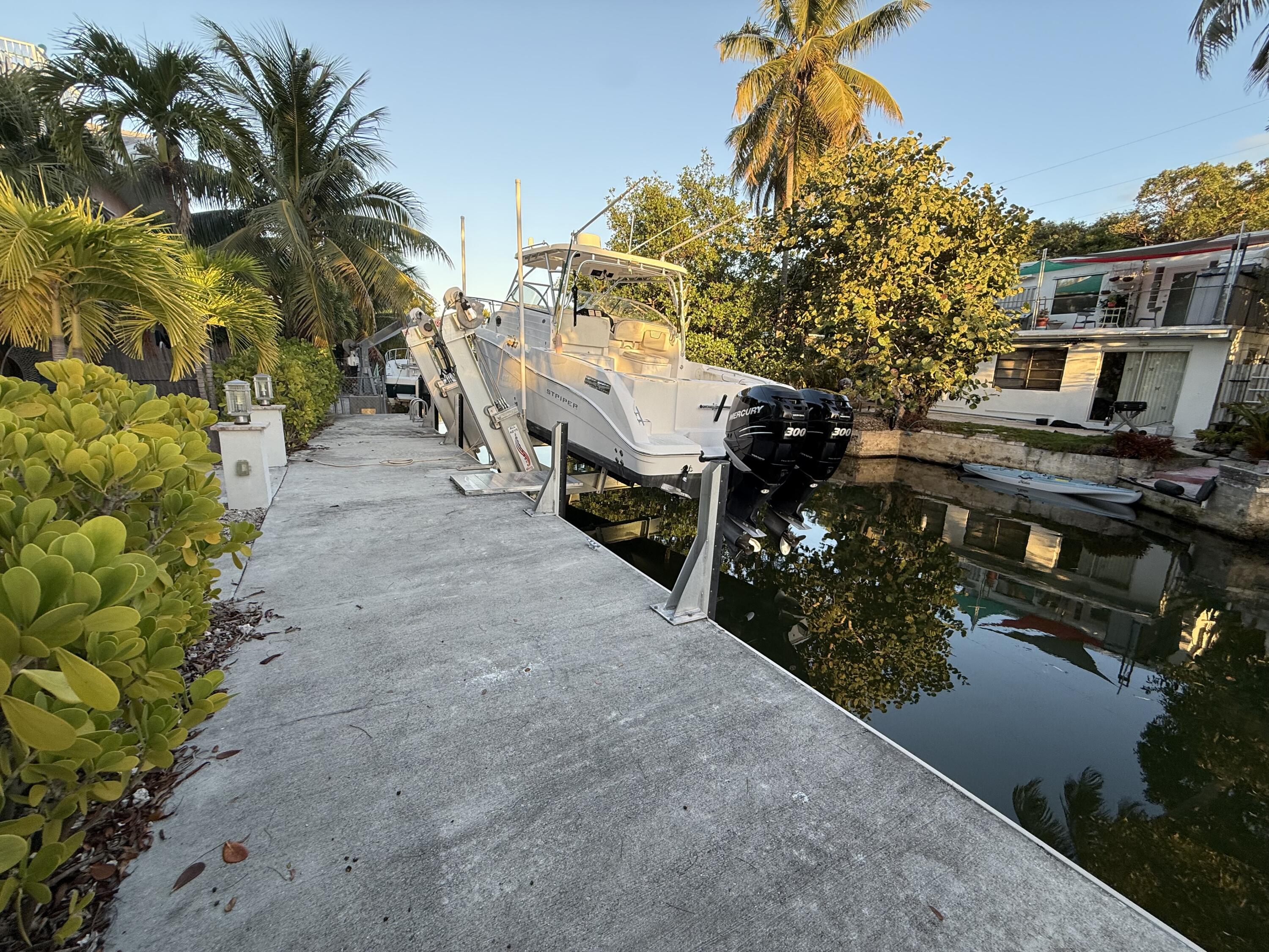 116 Long Ben Drive Key Largo, FL 33037 - Photo 16 of 26 a pathway of a house with a yard