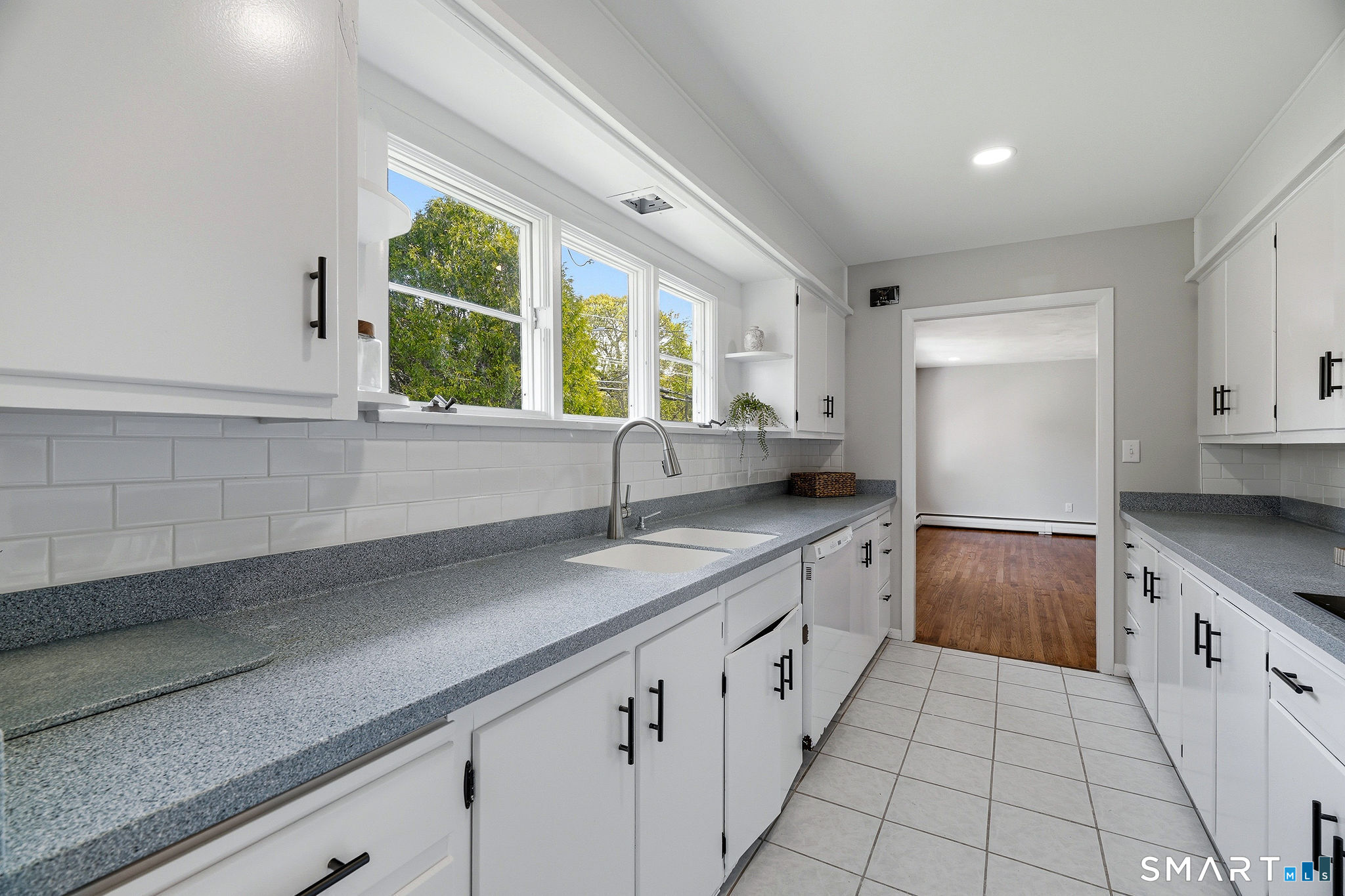 21 Tower Avenue Groton, CT 06340 - Photo 12 of 39