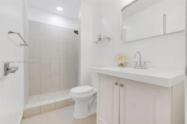 $214,999 | 927 Northeast 199th Street, Unit 202, Miami, FL 33179