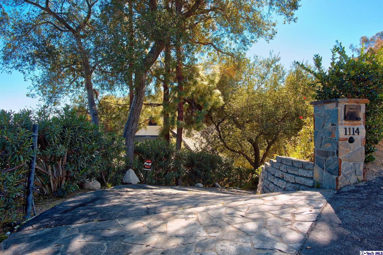 1114 Heatherside Road Pasadena, CA 91105 - Photo 1 of 35 a view of a yard with plants and trees