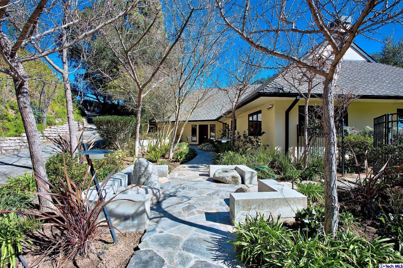 1114 Heatherside Road Pasadena, CA 91105 - Photo 3 of 35 a view of a patio with table and chairs and potted plants
