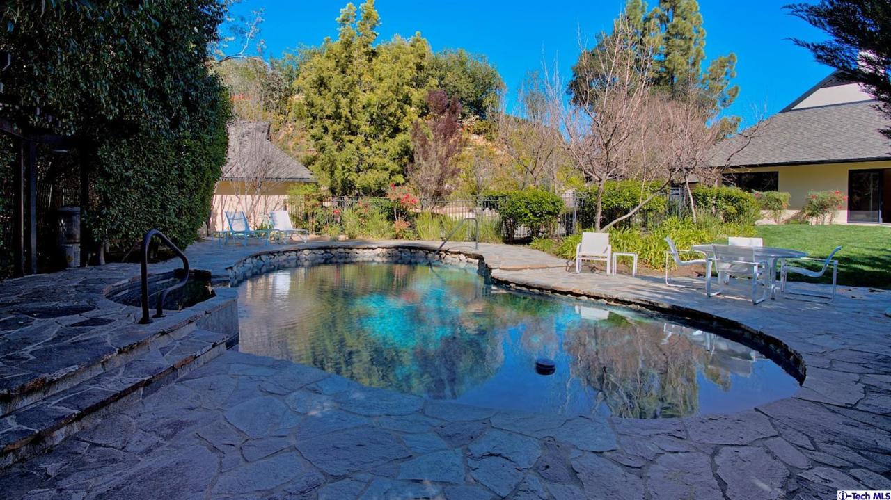 1114 Heatherside Road Pasadena, CA 91105 - Photo 30 of 35 a view of swimming pool with a patio