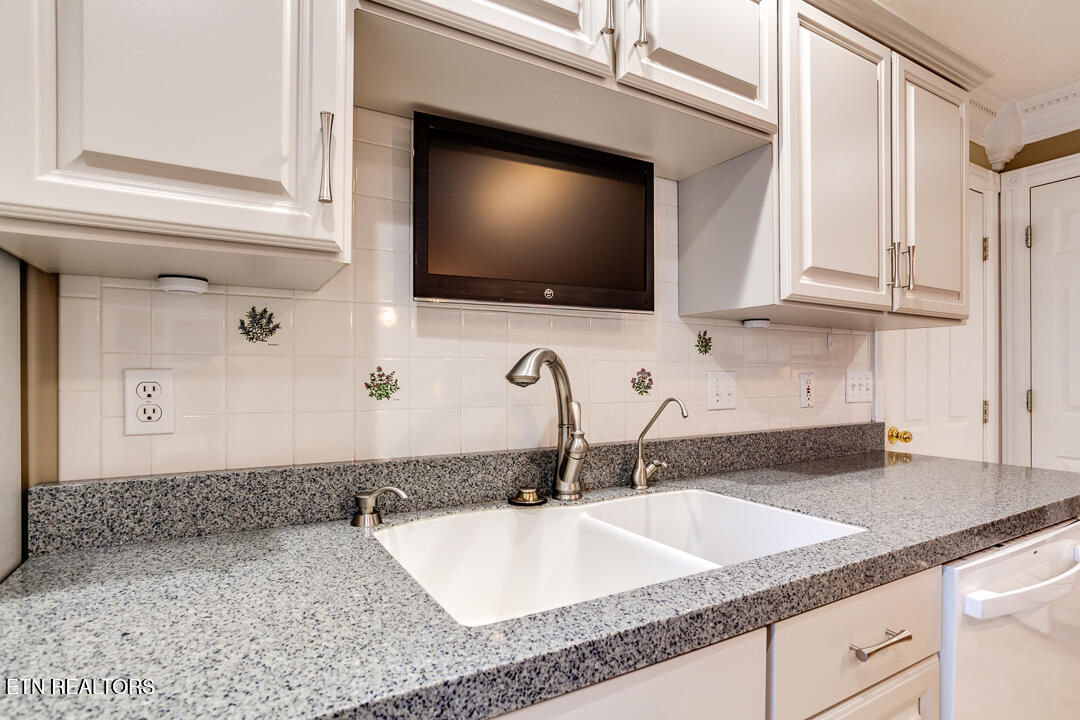 817 Tate Trotter Road Powell, TN 37849 - Photo 13 of 46 013260105-1-817TateTrotterRdPowellTn-SCR