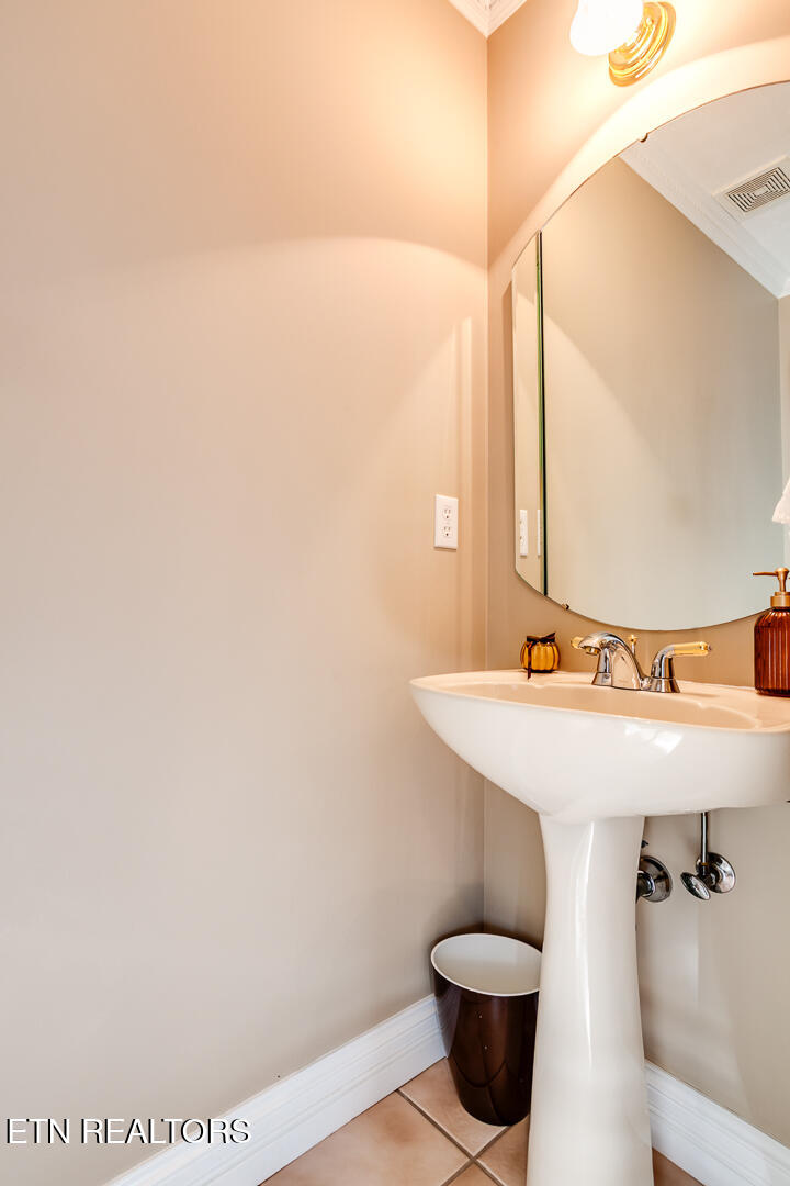 817 Tate Trotter Road Powell, TN 37849 - Photo 7 of 46 008260105-1-817TateTrotterRdPowellTn-SCR