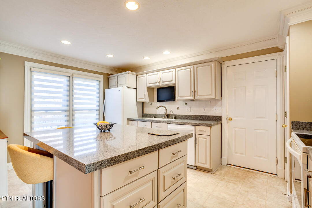 817 Tate Trotter Road Powell, TN 37849 - Photo 8 of 46 009260105-1-817TateTrotterRdPowellTn-SCR