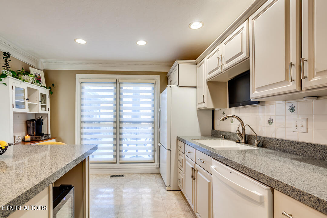 817 Tate Trotter Road Powell, TN 37849 - Photo 9 of 46 011260105-1-817TateTrotterRdPowellTn-SCR