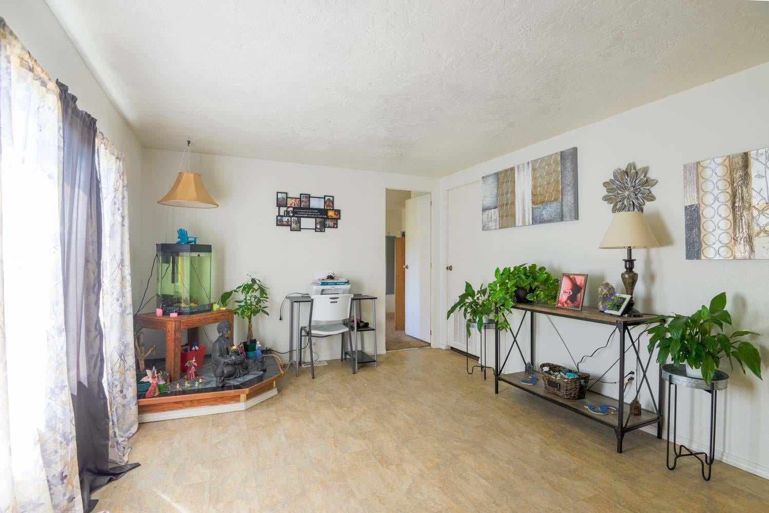 9757 Blackwell Road Central Point, OR 97502 - Photo 3 of 28 _ALB8532-HDR