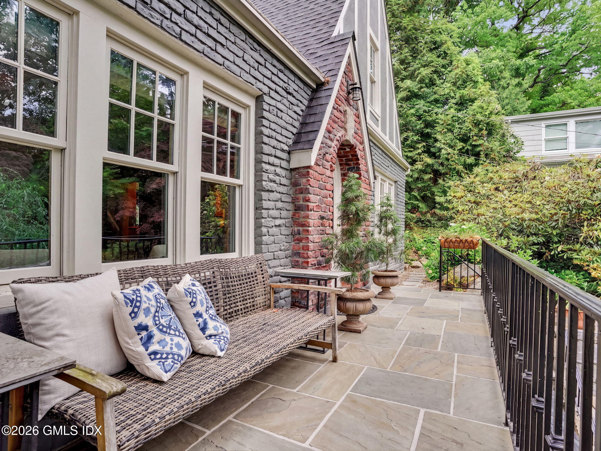 46 Valleywood Road Greenwich, CT 06830 - Photo 3 of 38 68-web-or-mls-46-valleywood-rd