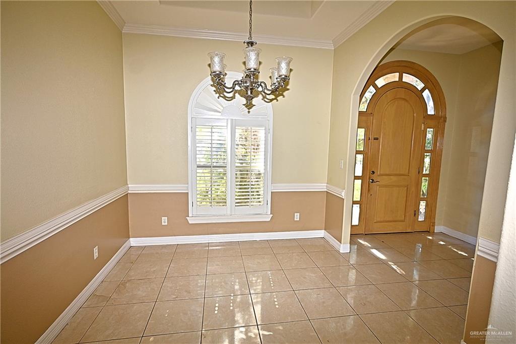 3509 Knight Avenue Edinburg, TX 78539 - Photo 7 of 18 a view of a livingroom with a window