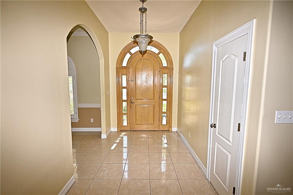 3509 Knight Avenue Edinburg, TX 78539 - Photo 8 of 18 a view of a bathroom with a glass door