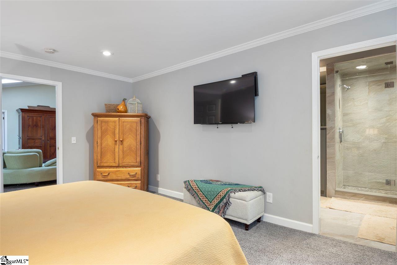 326 Henderson Road Greenville, SC 29607 - Photo 14 of 29