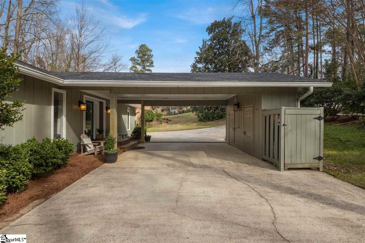 326 Henderson Road Greenville, SC 29607 - Photo 3 of 29