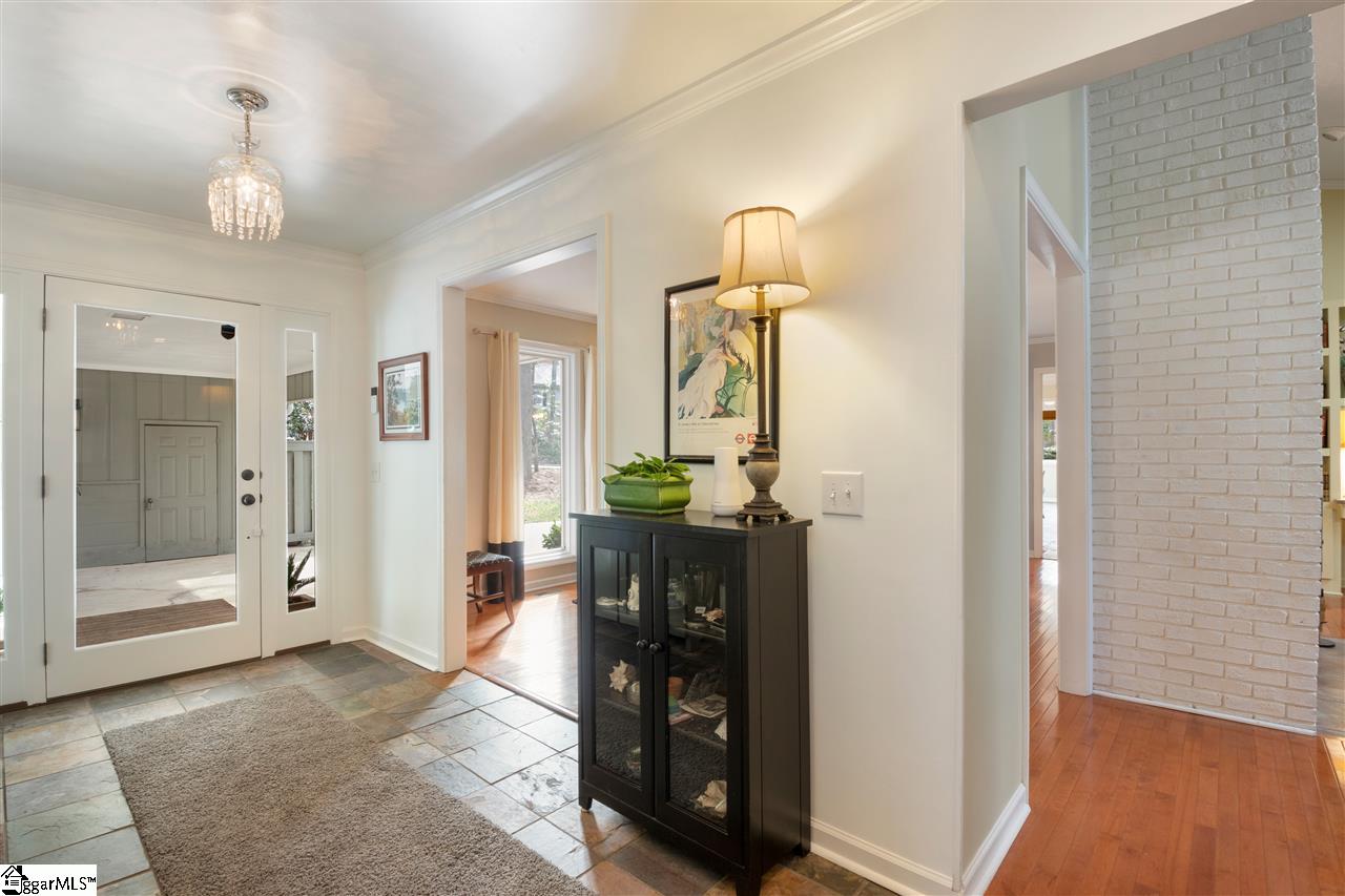 326 Henderson Road Greenville, SC 29607 - Photo 4 of 29