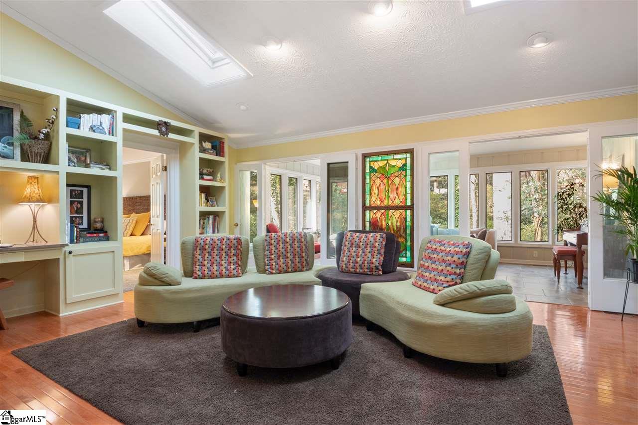 326 Henderson Road Greenville, SC 29607 - Photo 5 of 29
