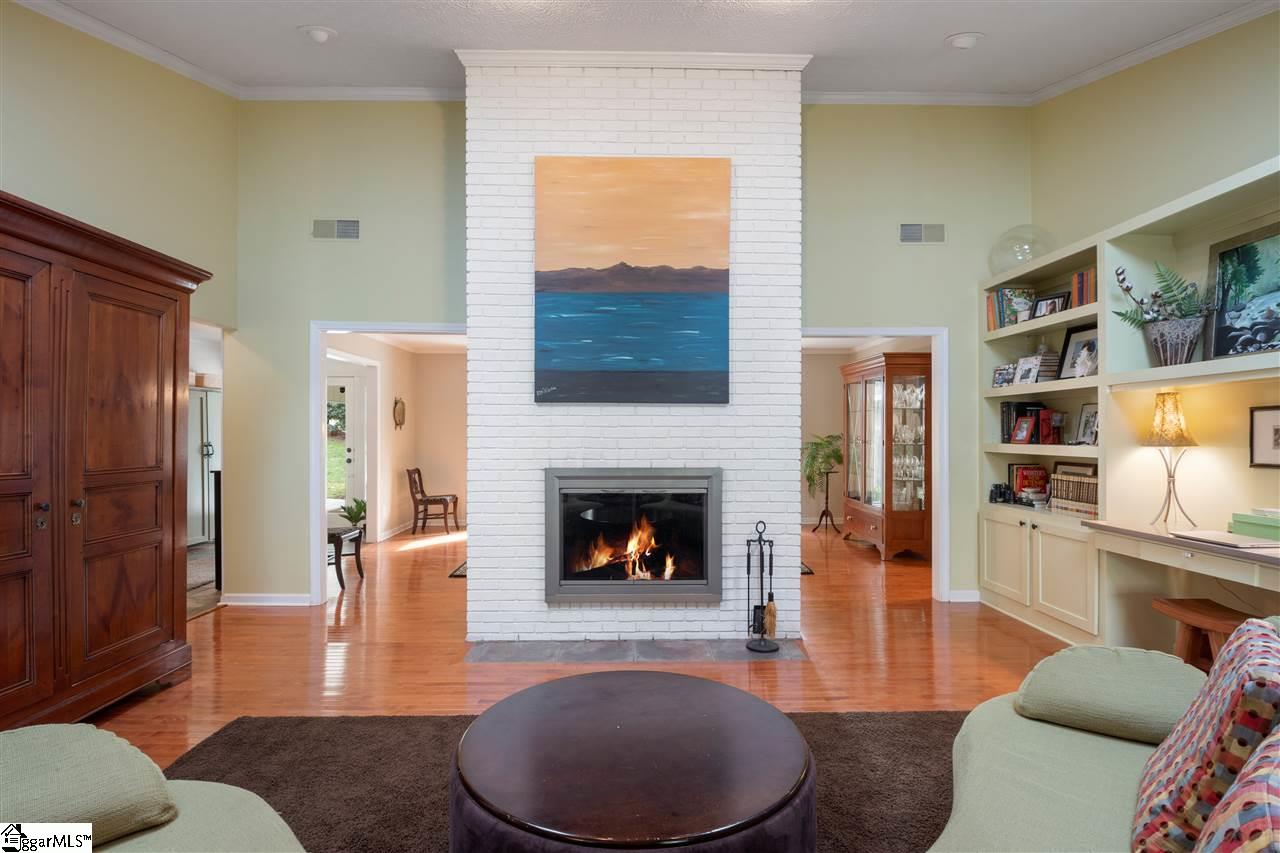 326 Henderson Road Greenville, SC 29607 - Photo 6 of 29