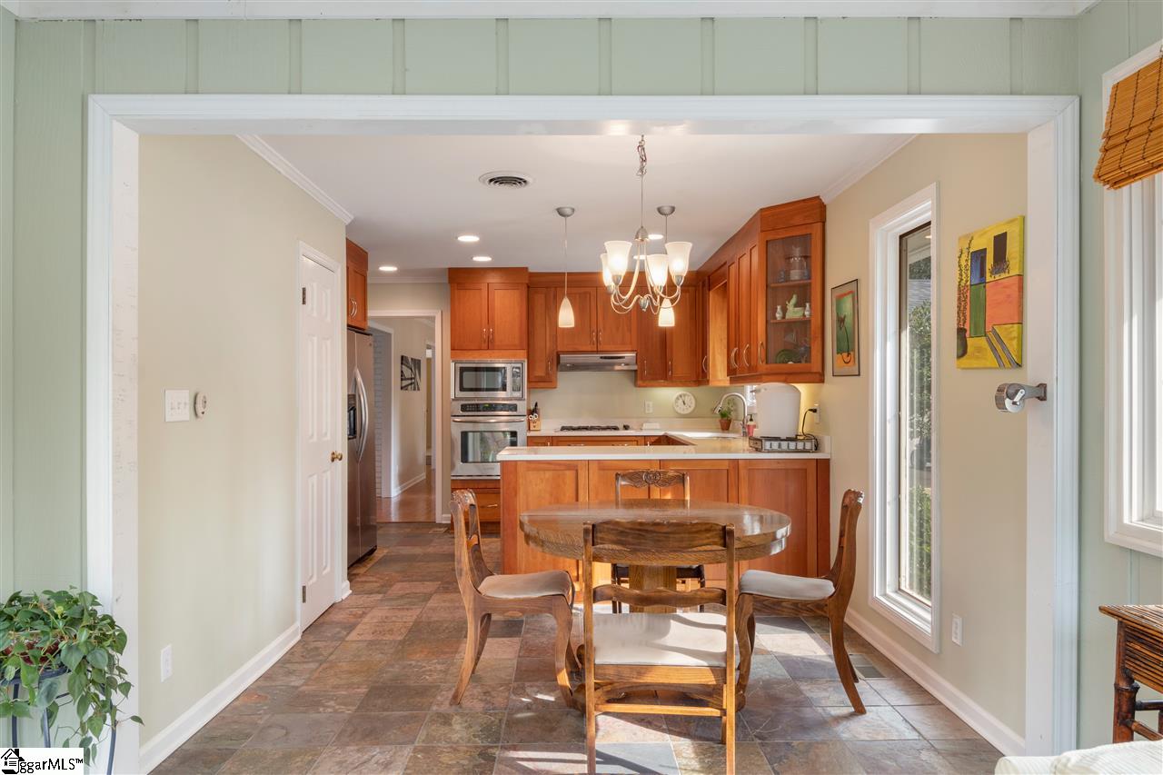 326 Henderson Road Greenville, SC 29607 - Photo 9 of 29