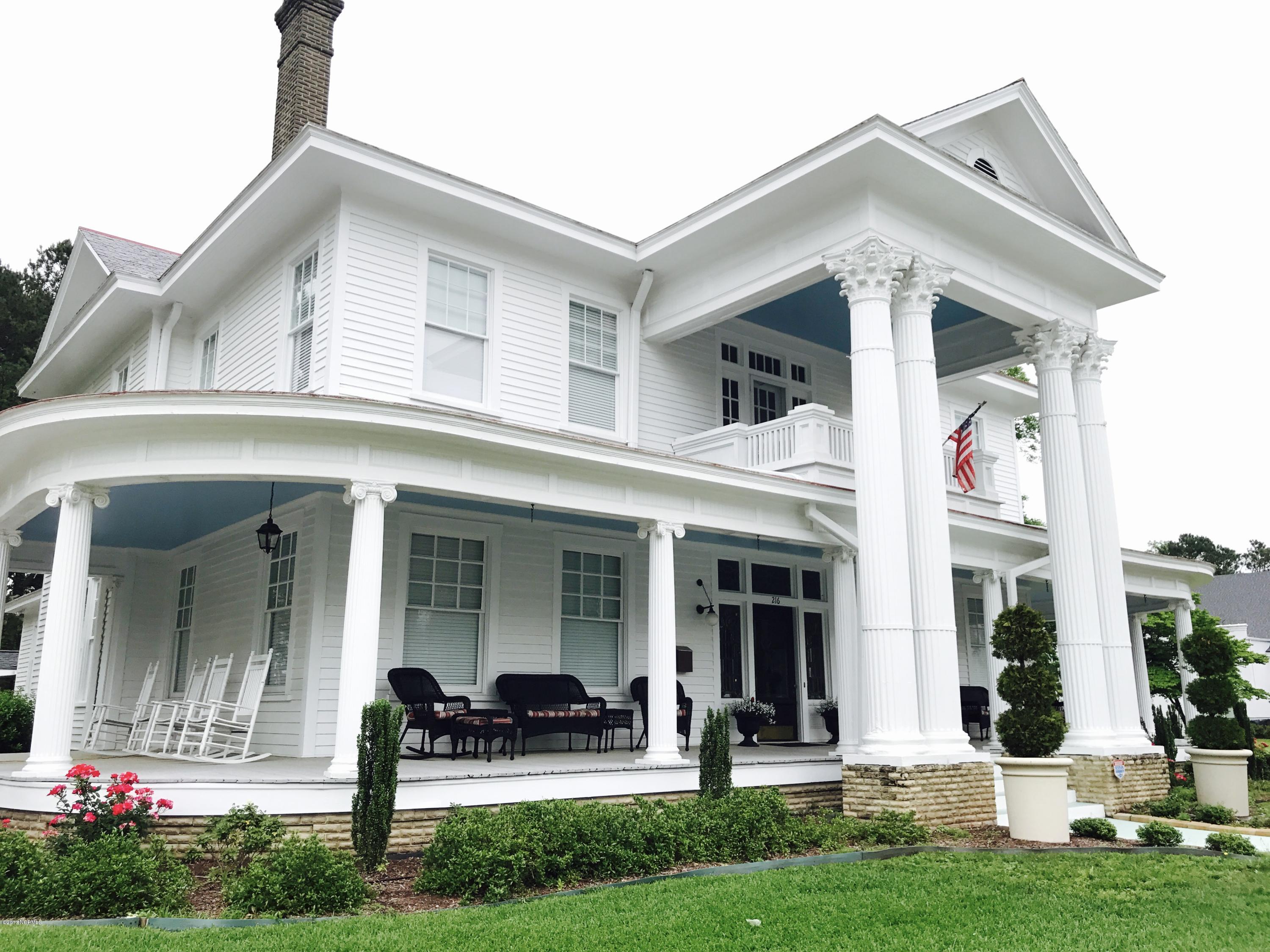 216 Sampson Street Clinton, NC 28328 - Photo 2 of 73 R Inn