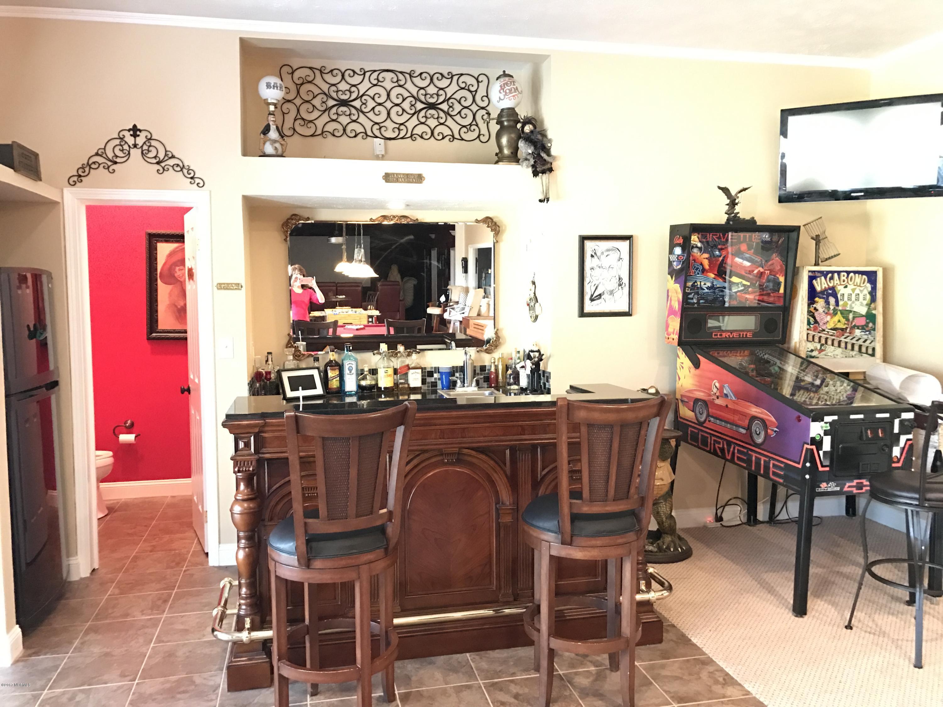 216 Sampson Street Clinton, NC 28328 - Photo 26 of 73 Game room bar