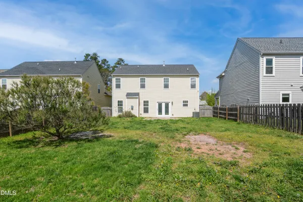 a view of a house with backyard and a garden