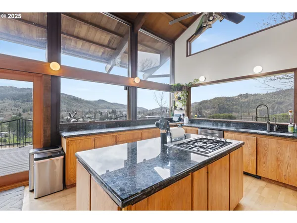 $2,900,000 | 141 Umpqua College Road, Roseburg, OR 97470
