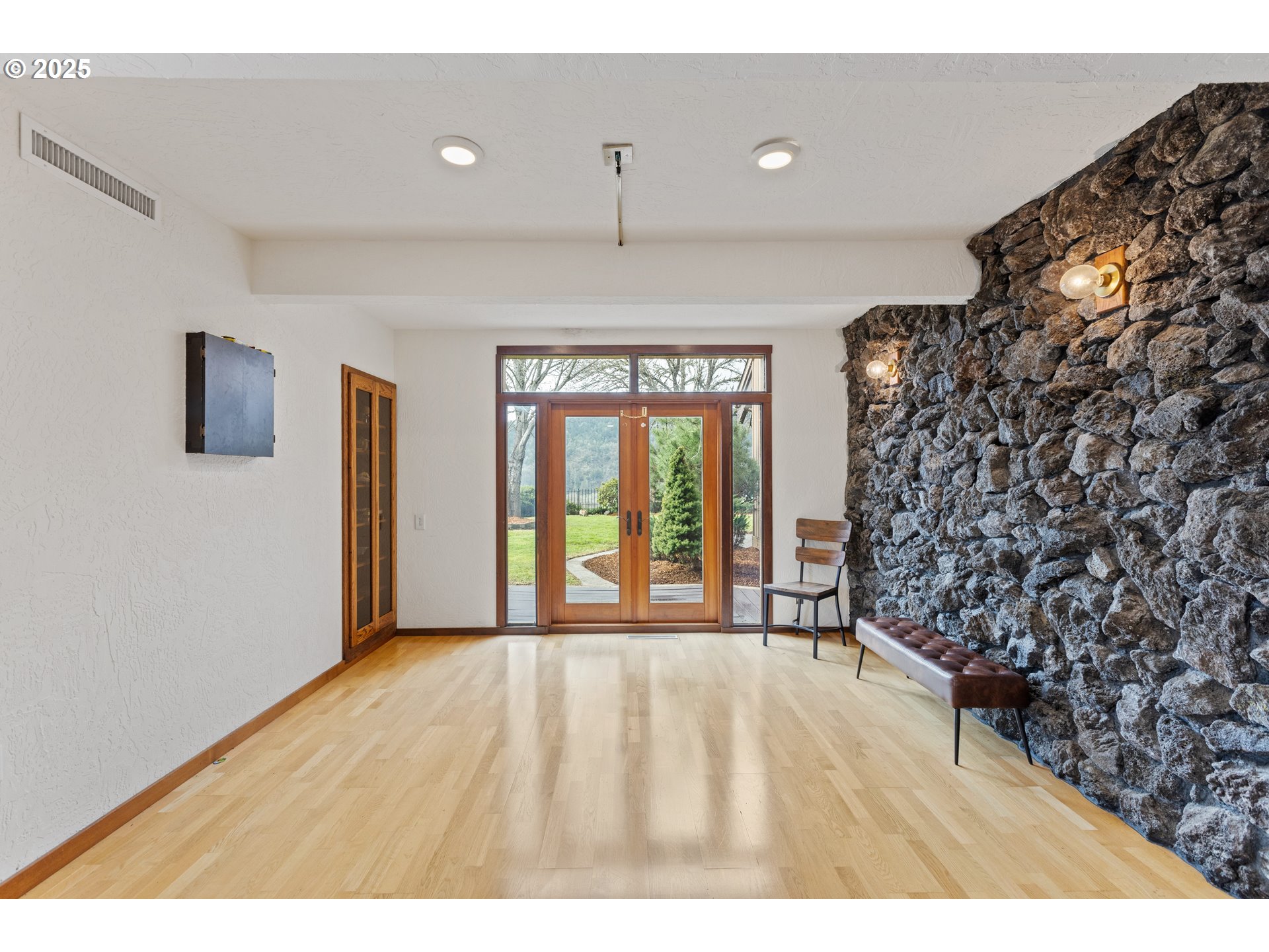 141 Umpqua College Road Roseburg, OR 97470 - Photo 15 of 45 a view of livingroom with window