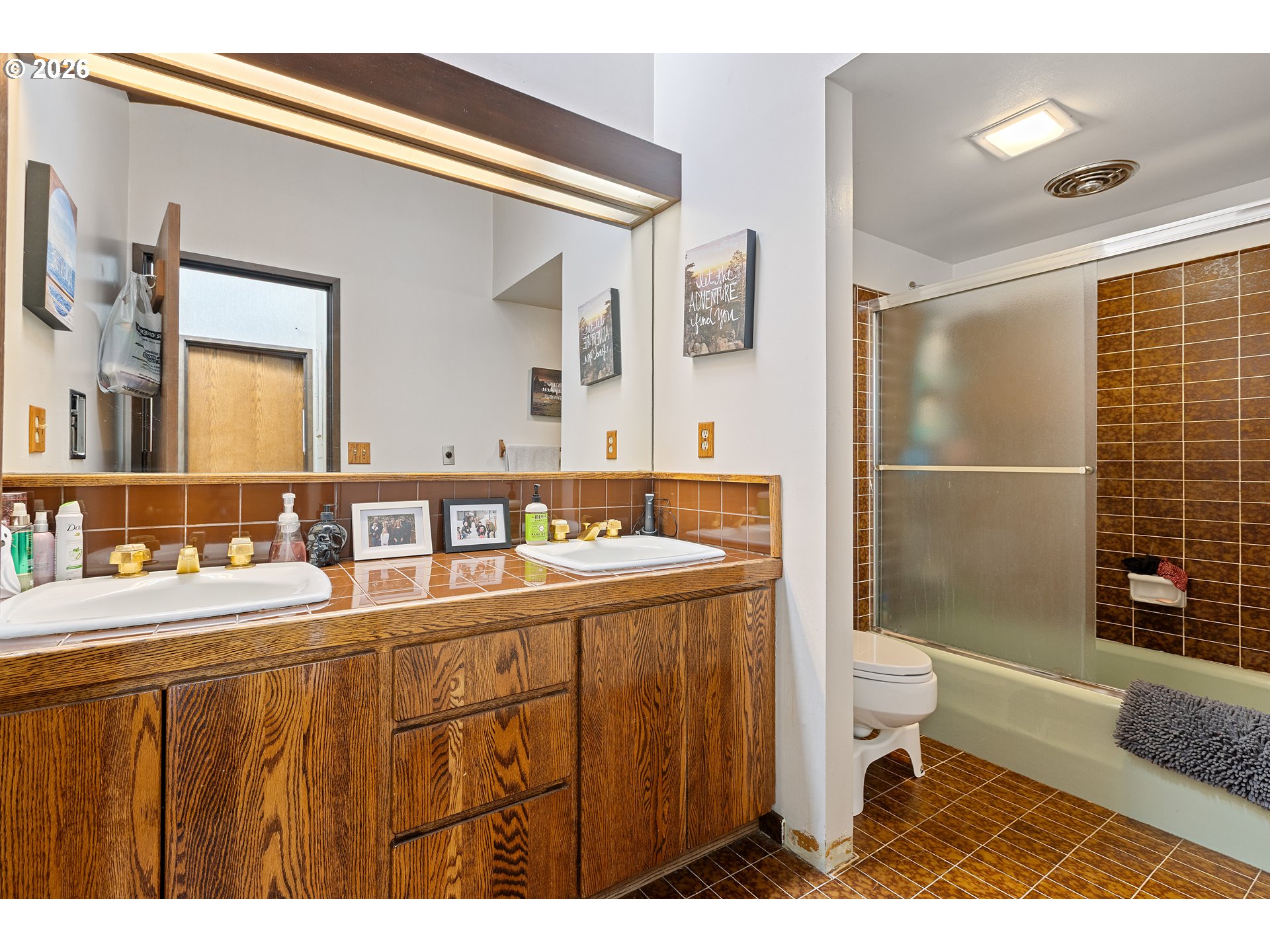 141 Umpqua College Road Roseburg, OR 97470 - Photo 22 of 45 a bathroom with a sink a toilet a mirror and shower
