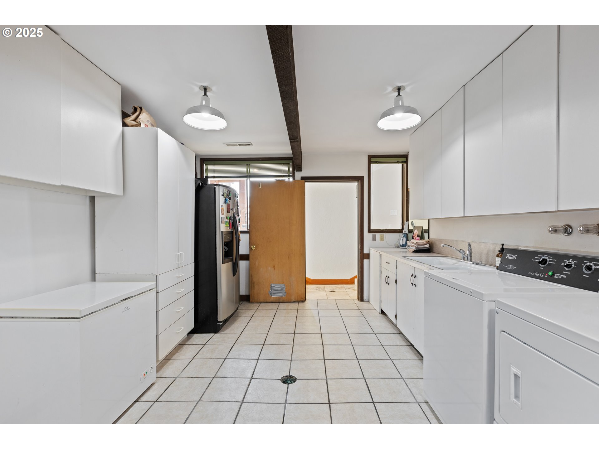 141 Umpqua College Road Roseburg, OR 97470 - Photo 23 of 45 a large white kitchen with a sink and refrigerator