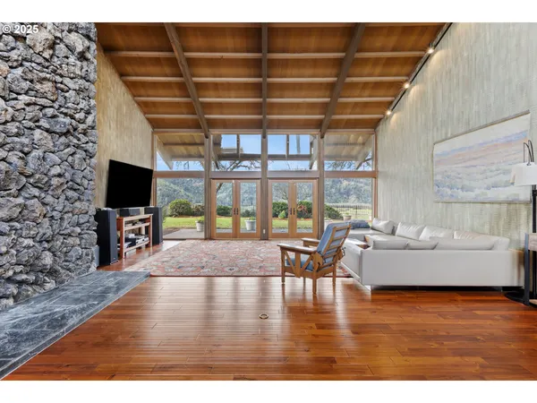 $2,900,000 | 141 Umpqua College Road, Roseburg, OR 97470