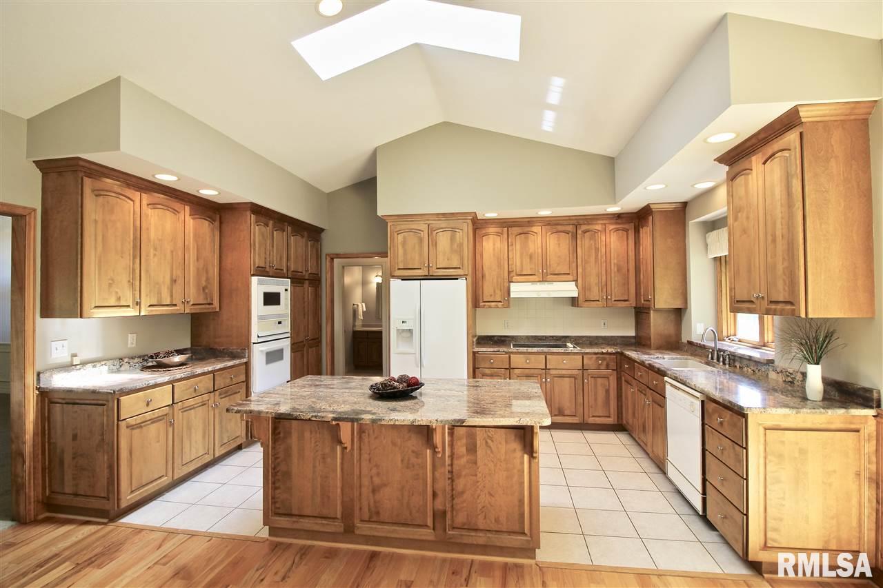 1435 California Road Pekin, IL 61554 - Photo 7 of 32 Gallery Image 7