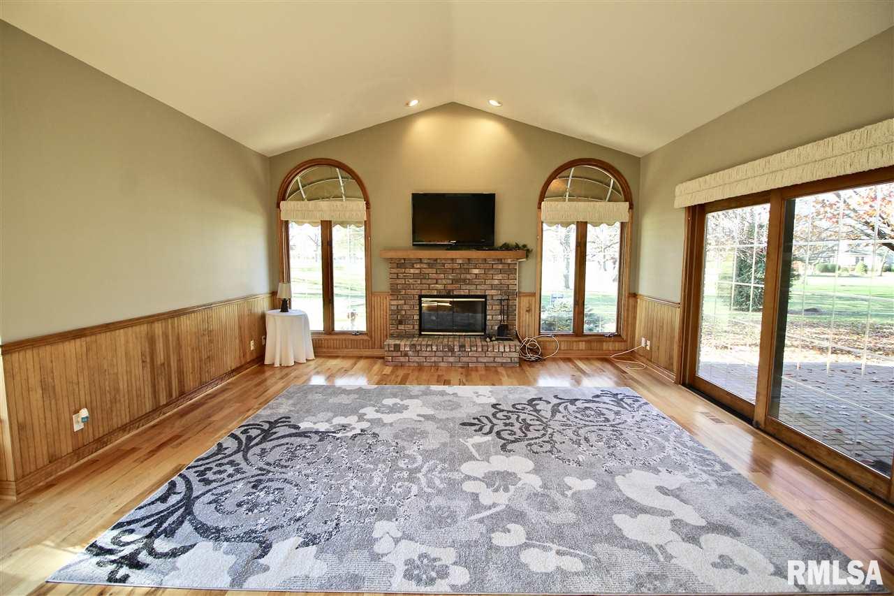 1435 California Road Pekin, IL 61554 - Photo 9 of 32 Gallery Image 9