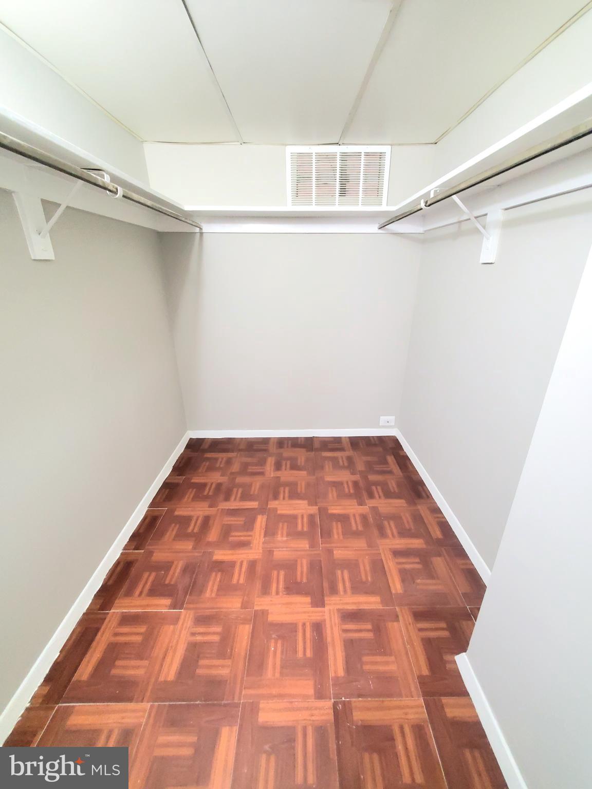 2624 Fort Farnsworth Road, Unit 211 Alexandria, VA 22303 - Photo 12 of 20 Gallery Image 12