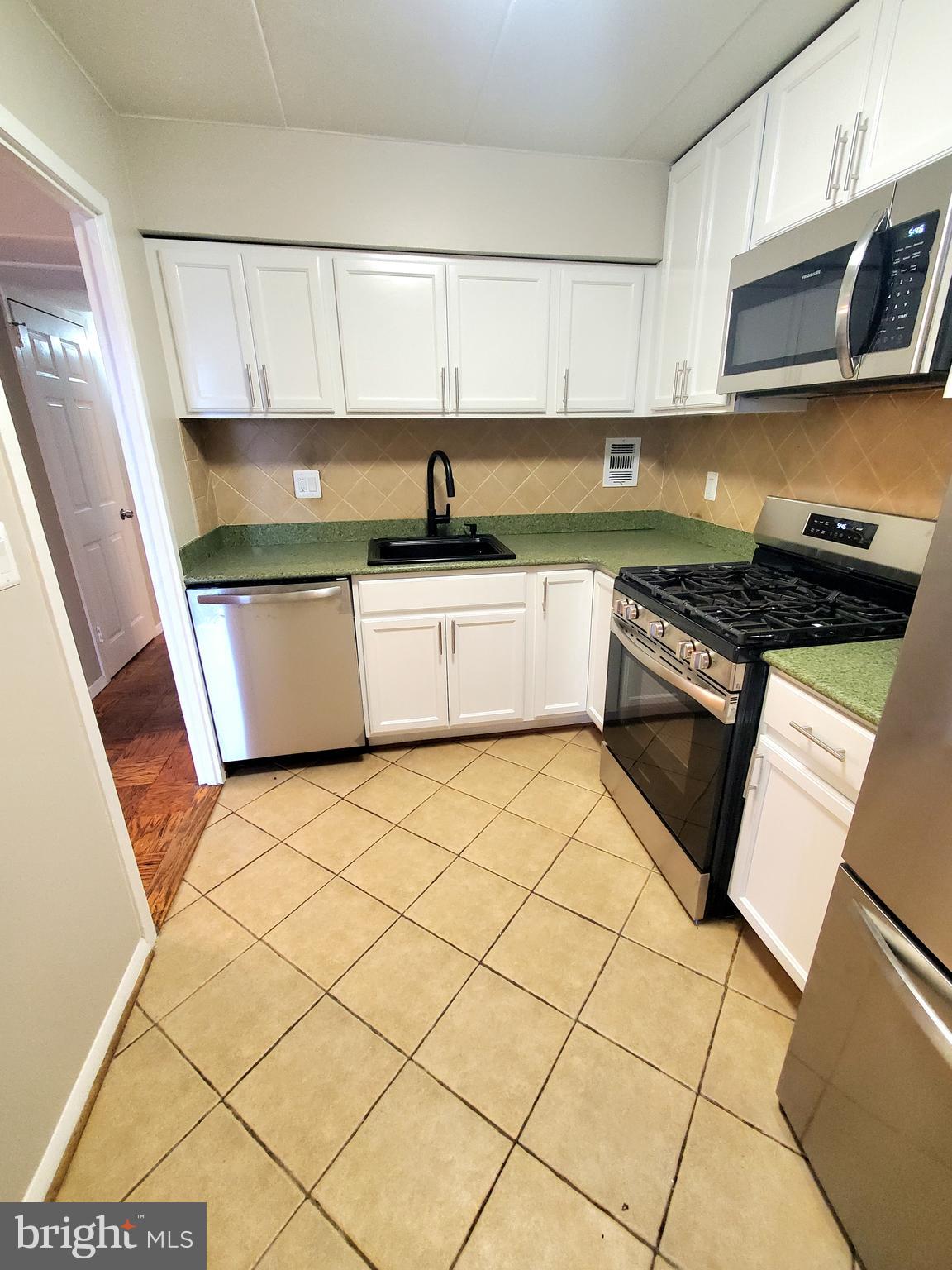 2624 Fort Farnsworth Road, Unit 211 Alexandria, VA 22303 - Photo 5 of 20 Gallery Image 5