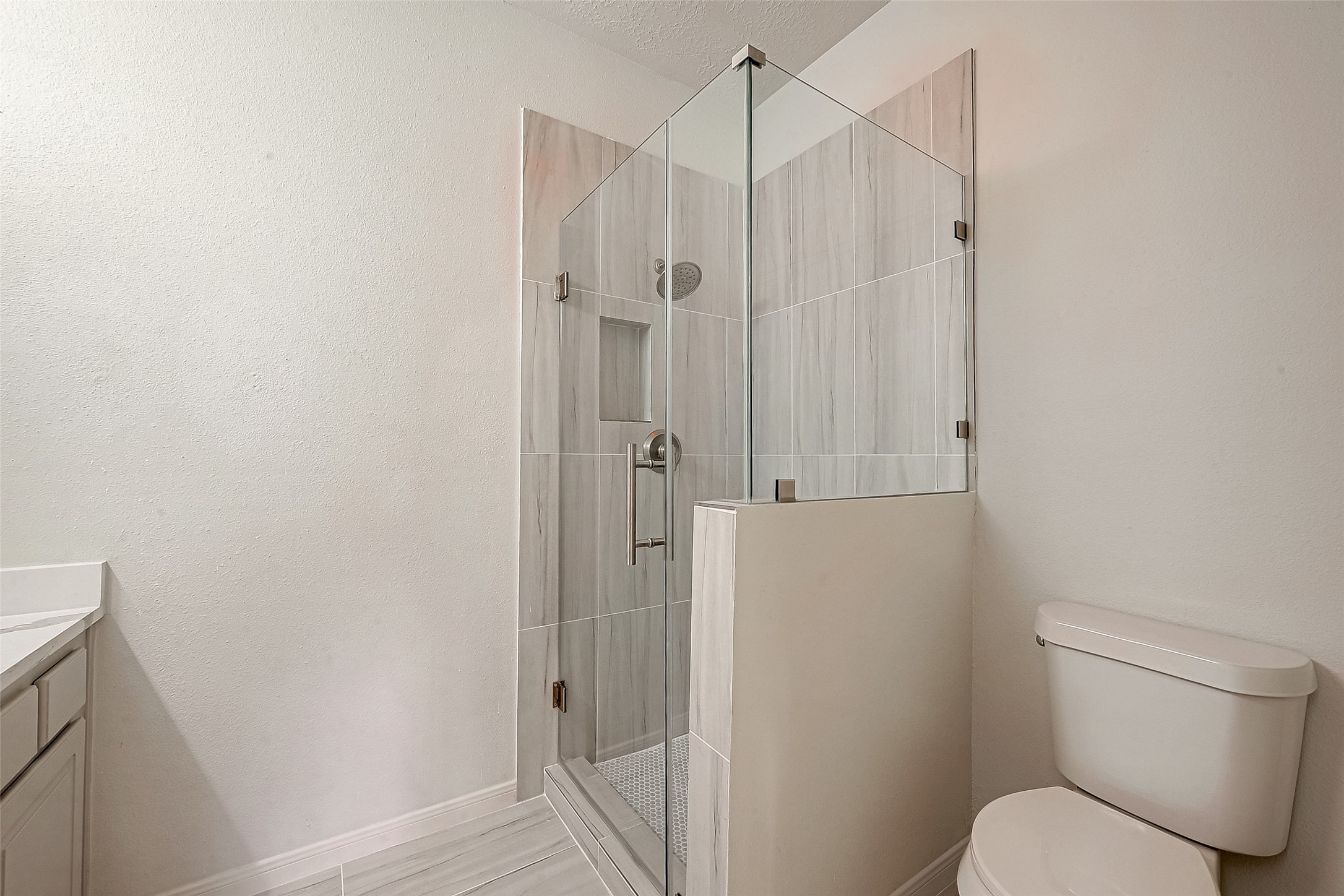 2150 Stacy Knoll Houston, TX 77008 - Photo 38 of 40 Bathroom First Floor