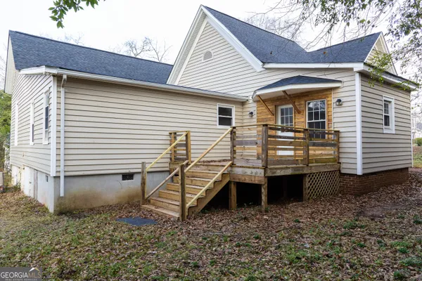 a view of a small house with a yard and garage