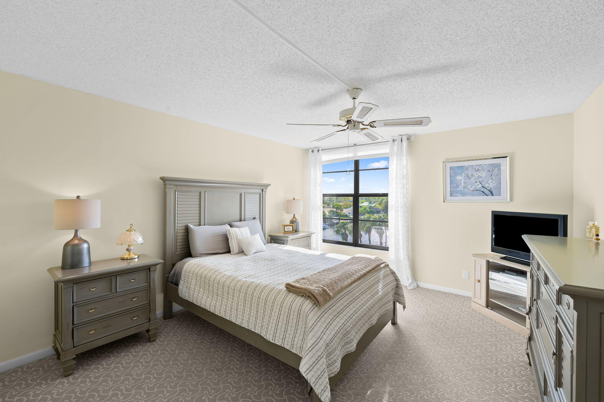 15 Royal Palm Way, Unit 505 Boca Raton, FL 33432 - Photo 12 of 32 Primary Bedroom