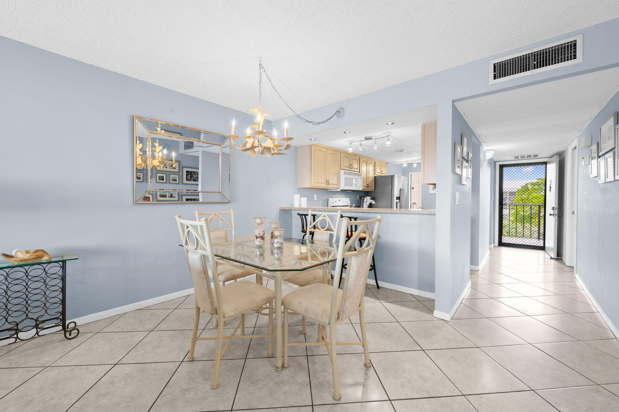 15 Royal Palm Way, Unit 505 Boca Raton, FL 33432 - Photo 7 of 32 Dining Room