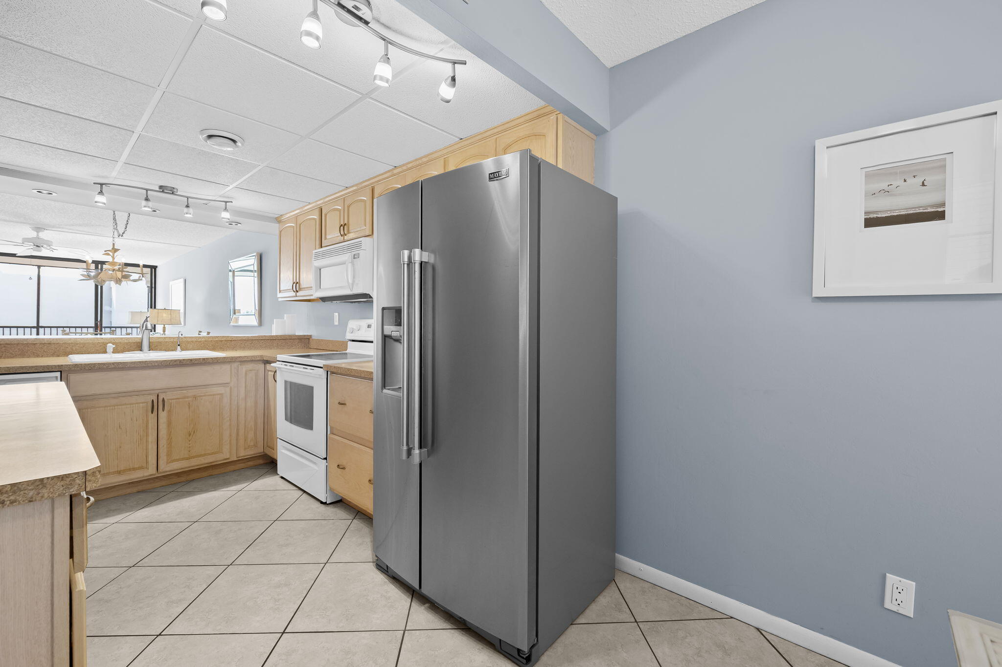 15 Royal Palm Way, Unit 505 Boca Raton, FL 33432 - Photo 9 of 32 Kitchen